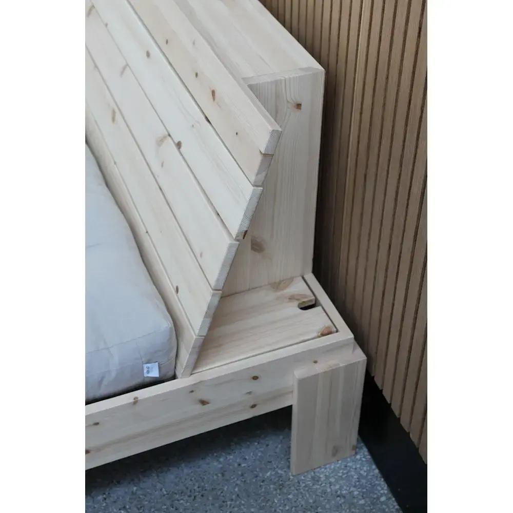 Karupdesign_layersbedheadboard_160_120310116020020_lifestyle_1.webp